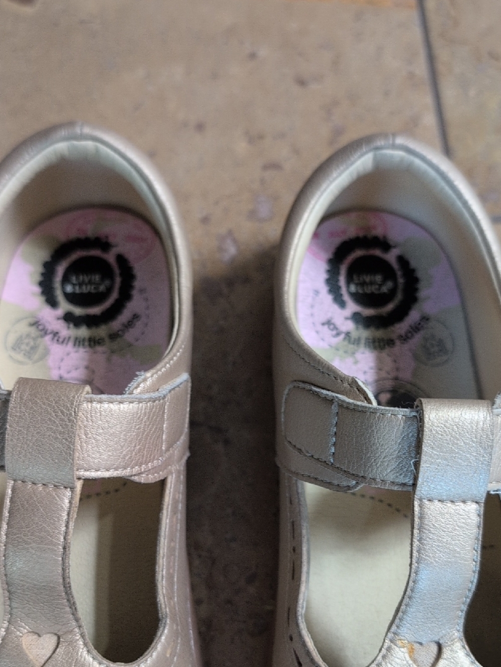 Livie and Luca girl Mary Jane shoes. Gold. Size 3Y. - Picture 5 of 8
